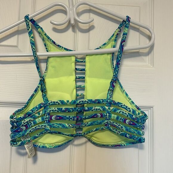 Hollister swim top - Picture 2 of 3